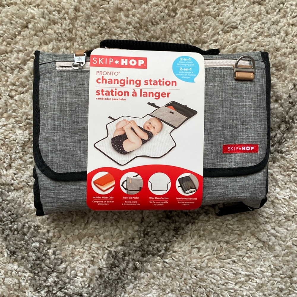 Skip*Hop changing station